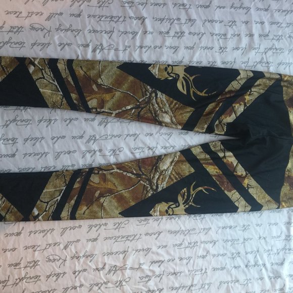 Very Petite Real Tree Polyester Spandex Leggings and Tank - Picture 4 of 11